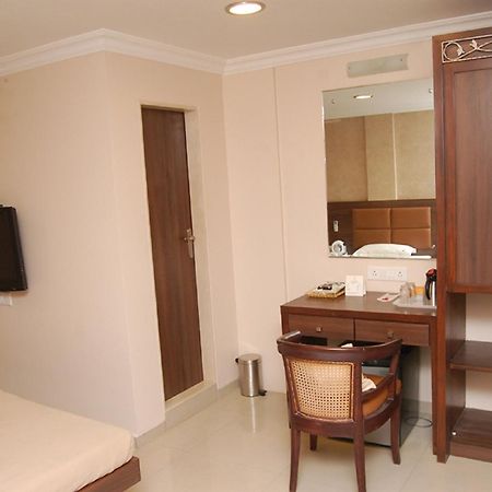 Haredia Hotel Bombaj Zewnętrze zdjęcie